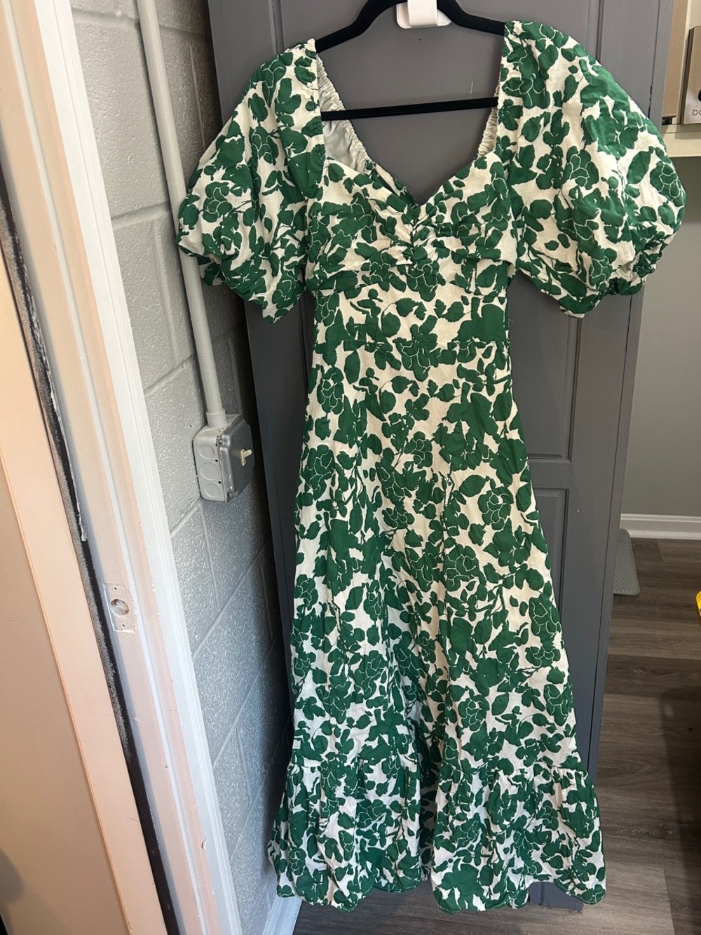 Free The Roses Green and White Floral Puff-Sleeve Maxi Dress. Open Tie Back. L